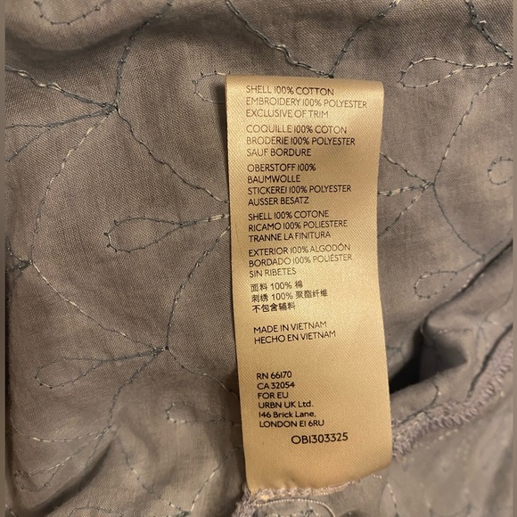 Pilcro The Bella Femme Buttondown - Picture 7 of 8